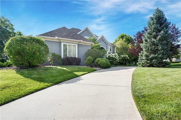 6000 W 142 ST, Overland Park, KS 66223