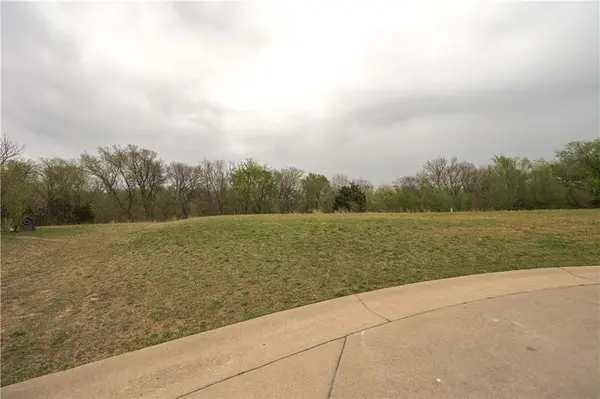 306 E John ST, Coffeyville, KS 67337