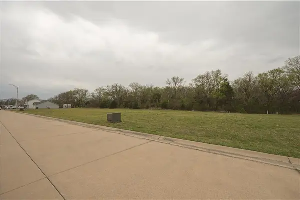 202 E John ST, Coffeyville, KS 67337