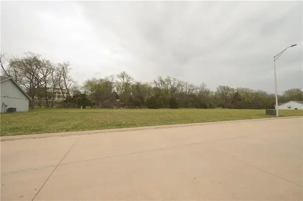 202 E John ST, Coffeyville, KS 67337