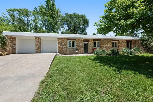 1354 Woodland RD, Oak Grove, MO 64075