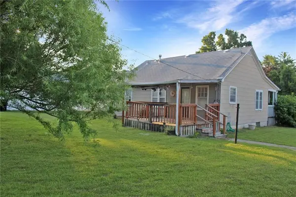 601 W Broadway ST, Higginsville, MO 64037
