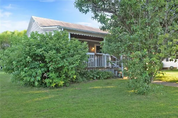 601 W Broadway ST, Higginsville, MO 64037