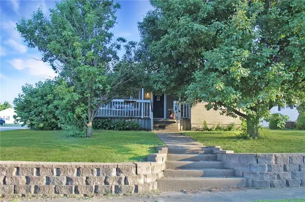 601 W Broadway ST, Higginsville, MO 64037