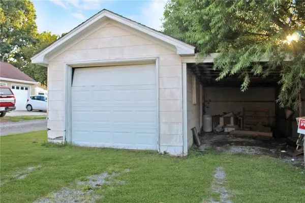 601 W Broadway ST, Higginsville, MO 64037