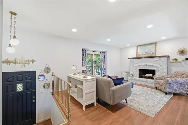 1113 SE 2nd TER, Lee's Summit, MO 64063