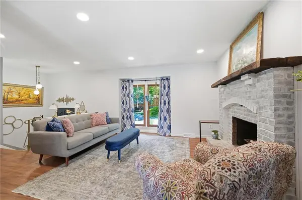 1113 SE 2nd TER, Lee's Summit, MO 64063