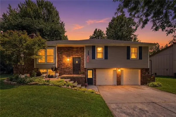 1113 SE 2nd TER, Lee's Summit, MO 64063