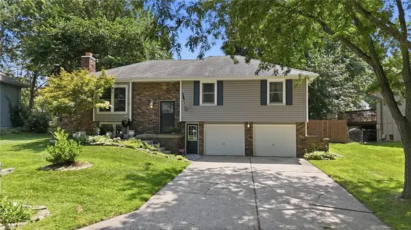 1113 SE 2nd TER, Lee's Summit, MO 64063