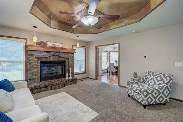 1231 NE DEERBROOK CIR, Lee's Summit, MO 64086