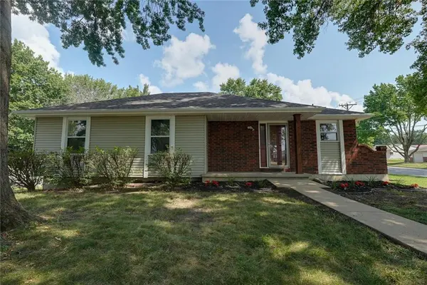 501 W McDowell AVE, Odessa, MO 64076