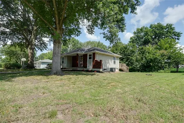 501 W McDowell AVE, Odessa, MO 64076