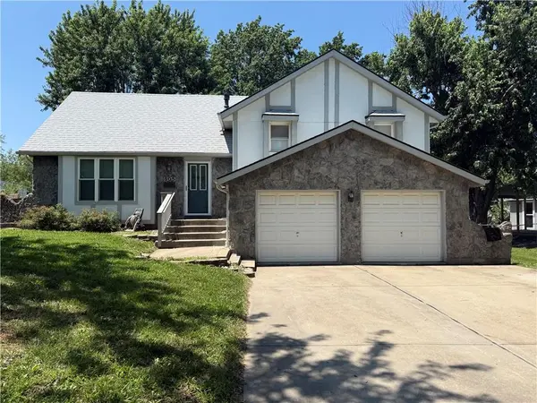 505 S Ridge DR, Olathe, KS 66061