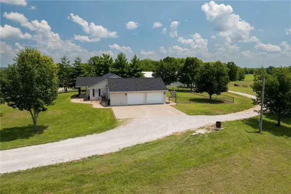 10700 SE Crabapple RD, Agency, MO 64401
