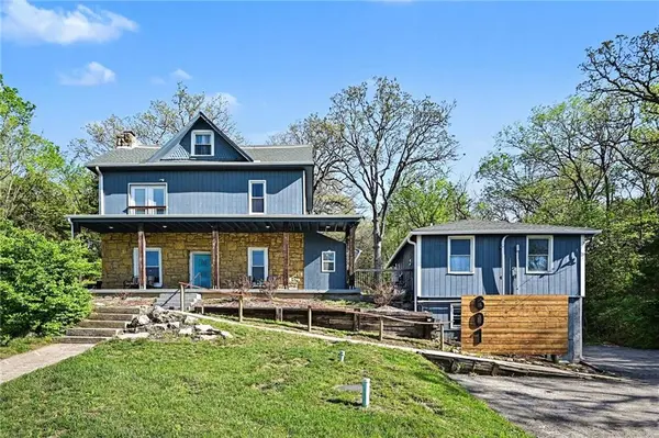 601 Kaw DR, Edwardsville, KS 66111