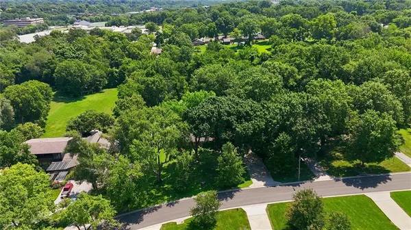 9319 High DR, Leawood, KS 66206