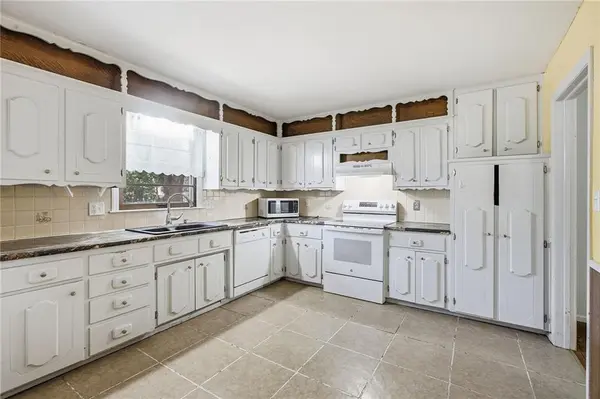 12009 E 61st TER, Kansas City, MO 64133