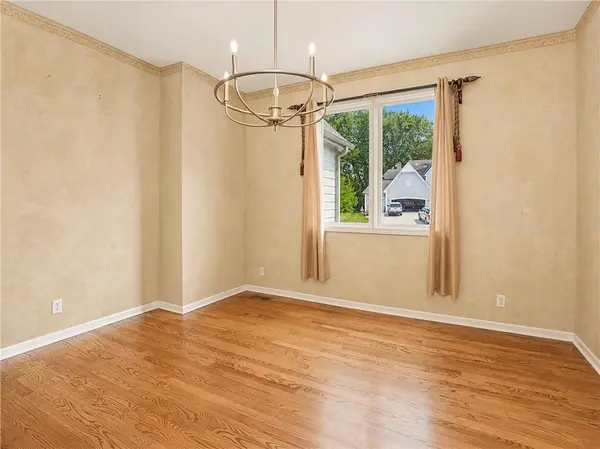 808 SW Springwater LN, Lee's Summit, MO 64081