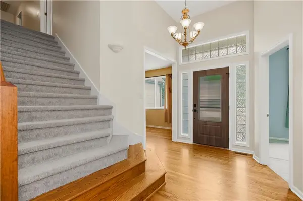 808 SW Springwater LN, Lee's Summit, MO 64081