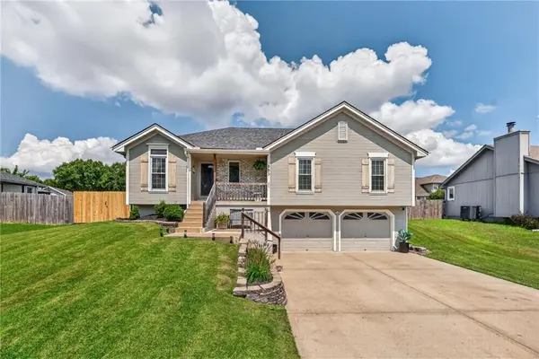 503 NEWPORT DR, Smithville, MO 64089