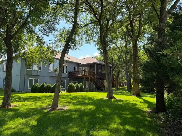 2514 SW Wintervalley CT, Lee's Summit, MO 64081