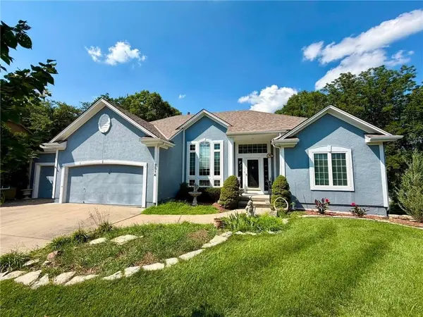 2514 SW Wintervalley CT, Lee's Summit, MO 64081