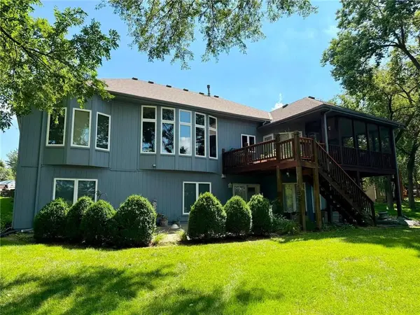2514 SW Wintervalley CT, Lee's Summit, MO 64081