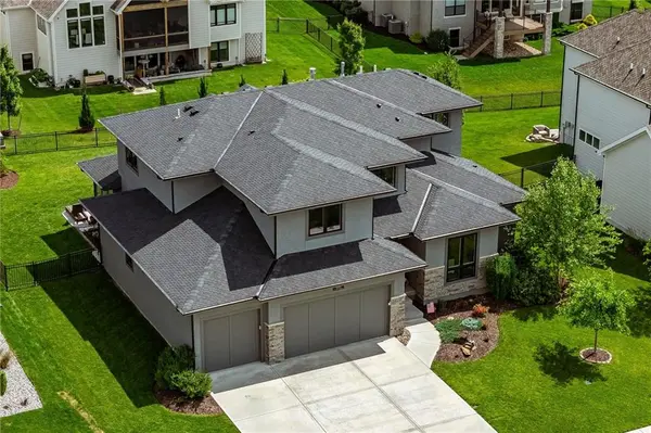 12314 W 169th TER, Overland Park, KS 66221