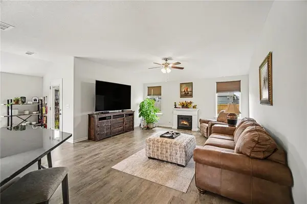 500 SE Laurel DR, Blue Springs, MO 64014