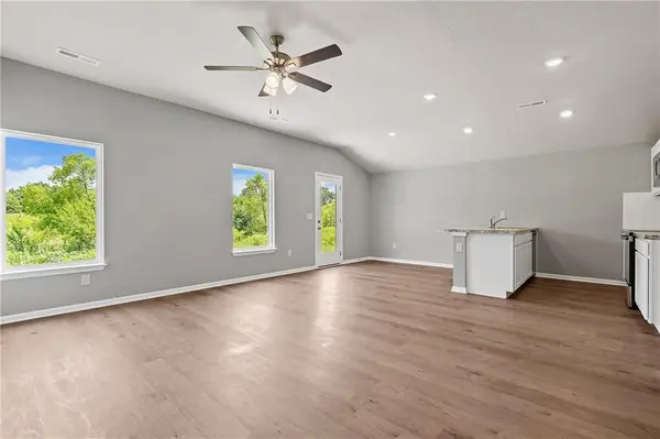 19507 Lincoln ST, Spring Hill, KS 66083