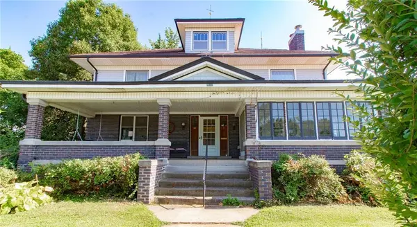 210 E Gay ST, Warrensburg, MO 64093