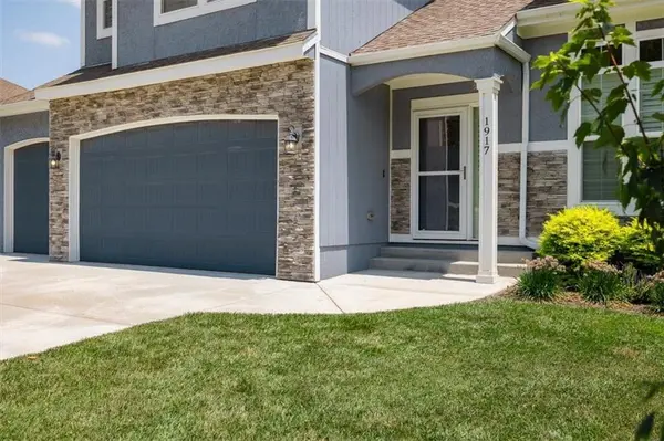 1917 N 153rd TER, Basehor, KS 66007