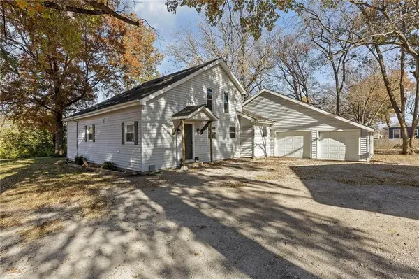 804 E 10th ST, Ottawa, KS 66067