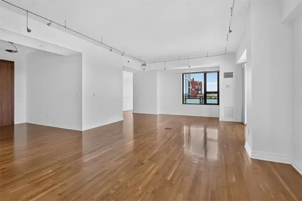 4950 Central ST #805, Kansas City, MO 64112