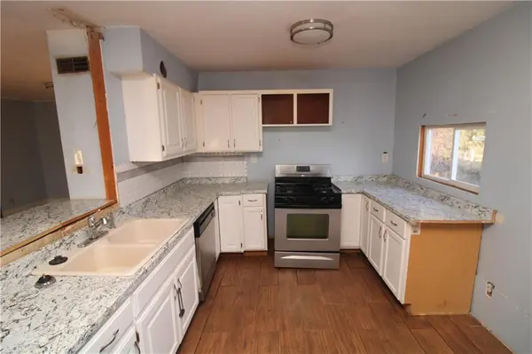 3305 S Leonard RD, St Joseph, MO 64503