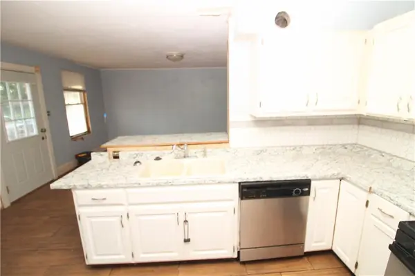 3305 S Leonard RD, St Joseph, MO 64503