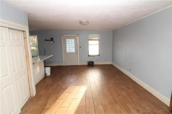 3305 S Leonard RD, St Joseph, MO 64503
