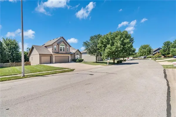 7905 NE 112th ST, Kansas City, MO 64157