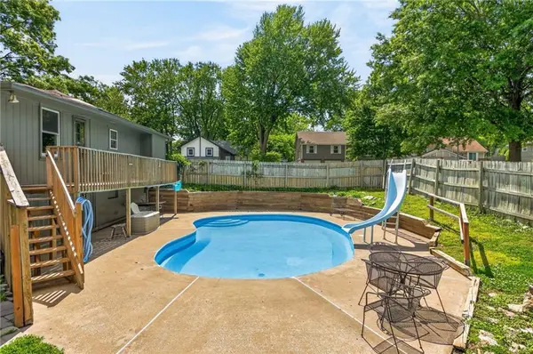 1524 Oxford CT, Liberty, MO 64068
