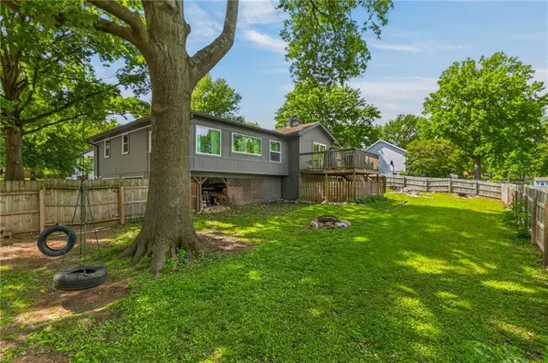 1524 Oxford CT, Liberty, MO 64068