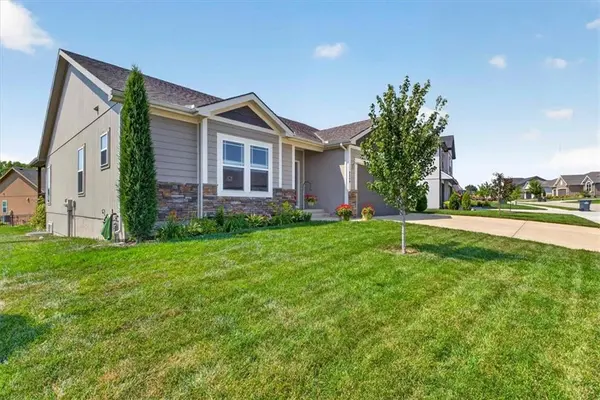 2339 NE Skopelos CT, Grain Valley, MO 64029