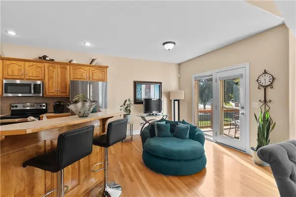 804 SW 34th TER, Lee's Summit, MO 64082