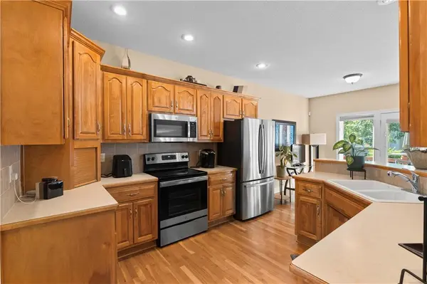 804 SW 34th TER, Lee's Summit, MO 64082