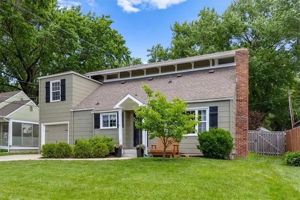 5204 W 50th TER, Roeland Park, KS 66205