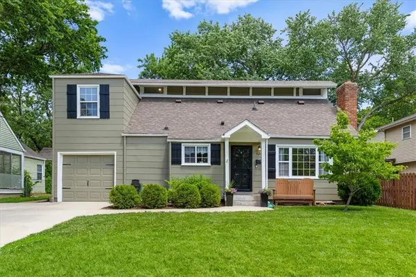 5204 W 50th TER, Roeland Park, KS 66205