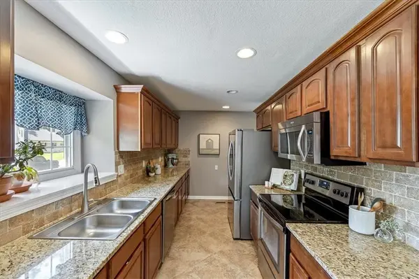 5204 W 50th TER, Roeland Park, KS 66205