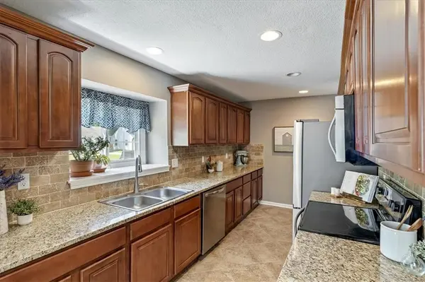 5204 W 50th TER, Roeland Park, KS 66205