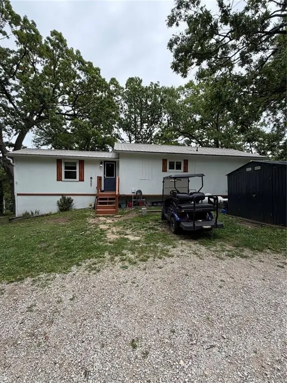 32251 Branch RD, Warsaw, MO 65355