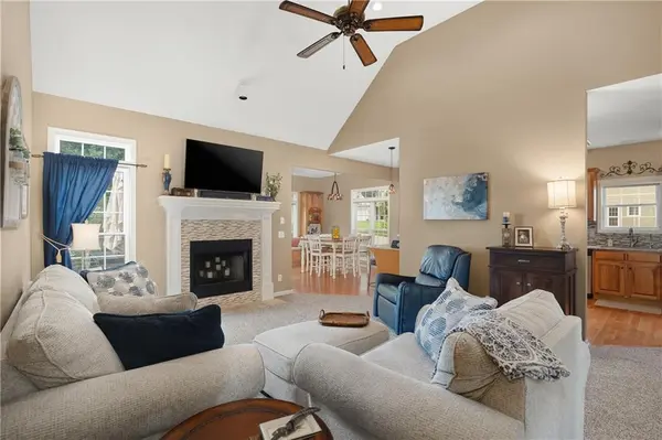 5602 Long View DR, St Joseph, MO 64503