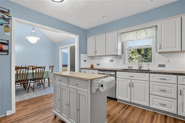 11603 W 77th ST, Lenexa, KS 66214